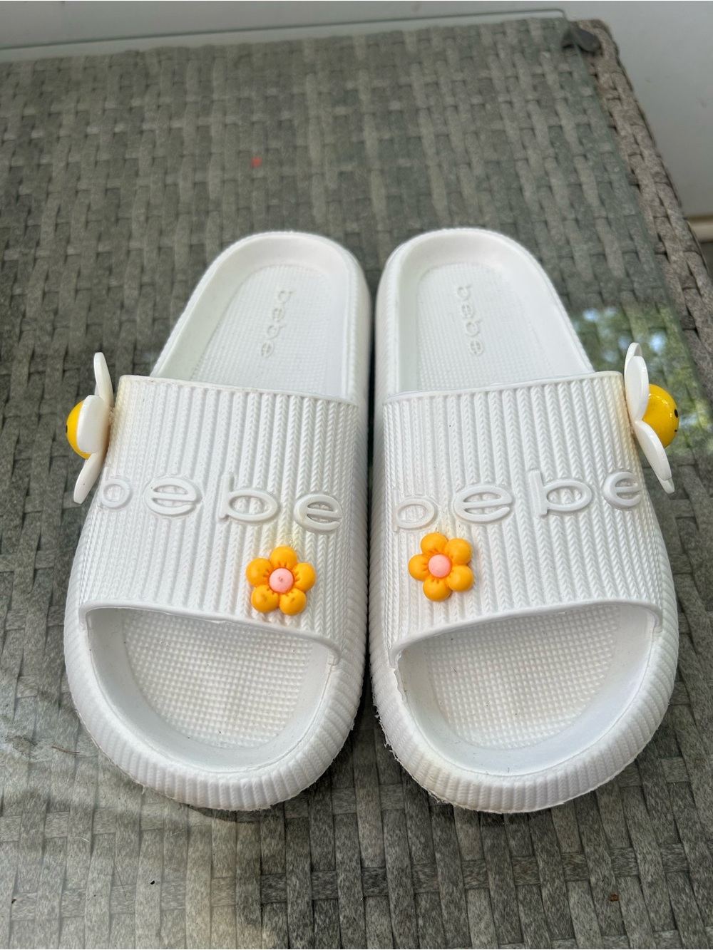 bebe White Slide Sandals with Yellow and Pink Flower Accents Girls Sz 3